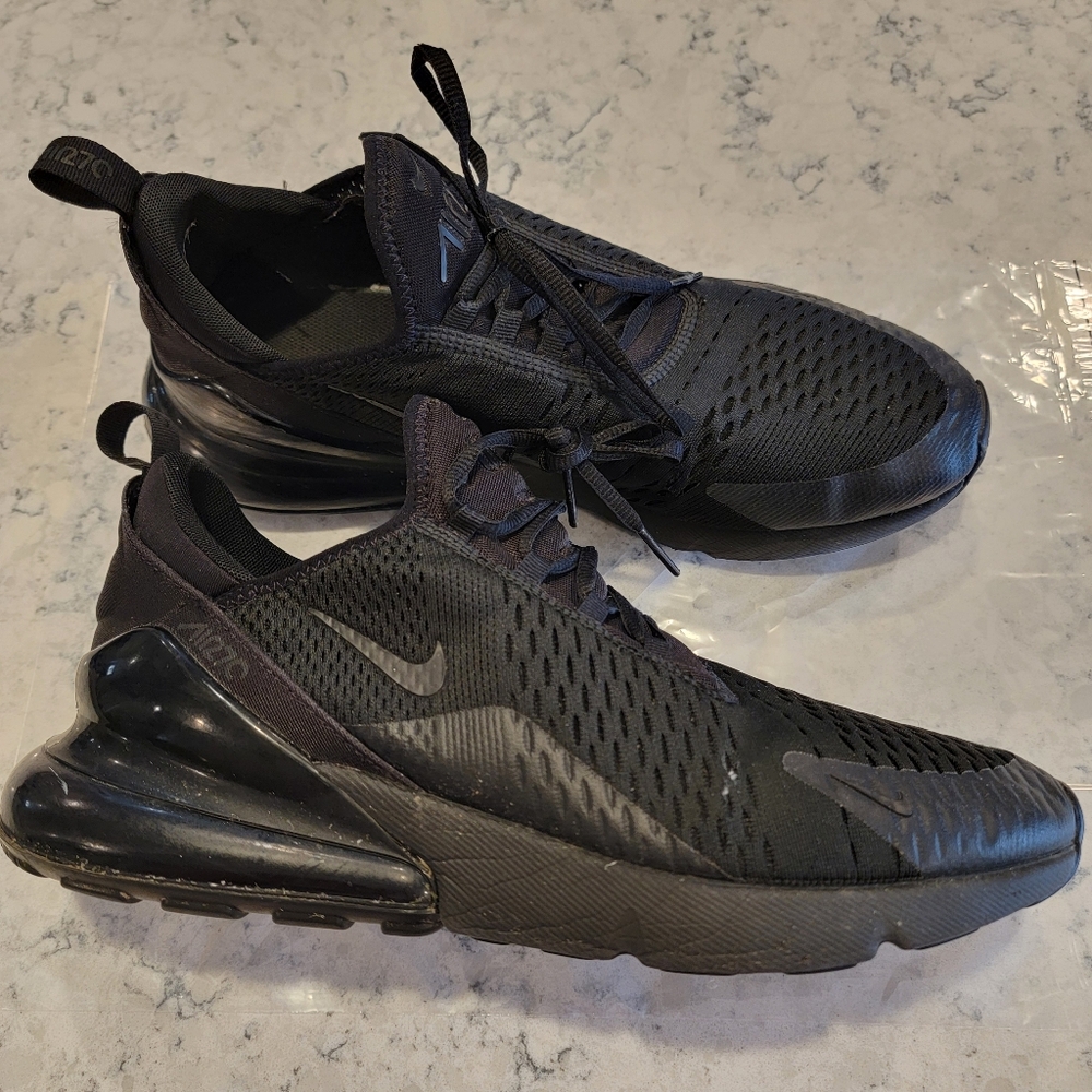 Nike Air Max 270 Mens 11.5 Triple Black Running Shoes Sneakers AH8050-005 - Picture 3 of 16